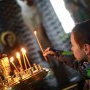Această mamă a descoperit că bunicii îi duceau copilul la biserică de ani de zile, fără ştirea ei