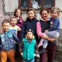Sunt 7 și se au doar unul pe altul! Ajută-i să aibă o viață mai bună