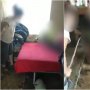Imagini șocante! O mamă își bate copilul de 4 ani cu un par pentru că i-a arătat semne obscene
