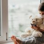 Cum a reușit un copil să cheltuiască 2700 euro jucându-se pe telefonul mamei sale