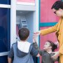 Bani în plus pentru părinții din România! În ce condiții primesc cei 1500 lei