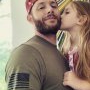 9 tați celebri care pot câștiga premiul de "Cel mai bun tată"