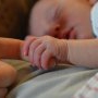 O femeie cu transplant de uter a născut un copil perfect sănătos