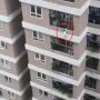 VIDEO: Cum a supraviețuit o fetiță unei căzături de la etajul 13. Îngeri păzitori chiar există!