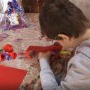 Un băiețel refuză să se ducă la școală pentru că învățătoarea i-ar fi spus că mărțișorul de la el e urât