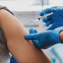Elevii de peste 16 ani ar putea fi vaccinați cu prioritate în etapa a treia!