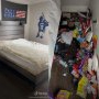 Filmarea virală a zilei: ce a descoperit o mamă sub patul fiului ei