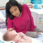Naștere miraculoasă în București: mama de 24 de ani avea numai 27 de kg. Acum are nevoie de ajutorul nostru pentru fetița ei