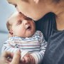 Bebe are colici? Ghidul complet de informare pentru proaspeții părinți