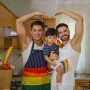 Prima adopție gay din România: tatăl adoptiv este profesor universitar în Cluj