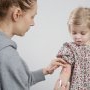 Dermatita atopică la copii: cum ai grijă de pielea sensibilă și predispusă la iritație