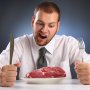 De ce bărbații mănâncă mai multă carne. Un studiu dezvăluie adevărul