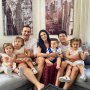 Da, am 45 de ani și am făcut patru bebeluși în 13 luni
