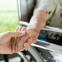 O viață cu poliomielită: mama mea și sacrificiile imense pe care le-a făcut ca să mă crească