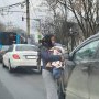 Cerșetoarele din București cu bebeluși "din cârpe" au fost amendate. Cer bani pentru lapte praf