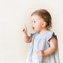 Vorbim „pe limba” bebelușului: 8 semne prin care cel mic îți comunică nevoile în primele luni de viață