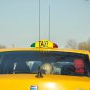 O femeie din Galați, refuzată de taximetriști fiindcă are prea mulți copii și nu încap în mașină