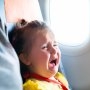 O fostă însoțitoare de zbor își spune părerea despre situațiile în care copiii plâng în avion