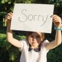 Șase pași esențiali în a învăța copilul să spună „Îmi pare rău"”, fără să simtă că este pedepsit