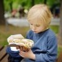 Un băiețel de 10 ani este alergic la atât de multe alimente, încât nu a mâncat niciodată în oraș