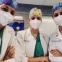 O poveste despre succes! Aceste triplete au devenit medici ginecologi și lucrează în aceeași clinică cu mama lor