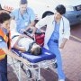 O mamă și-a călcat cu mașina, din greșeală, fetița de doar 7 ani. Copila se află în stare gravă la spital