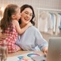 12 trucuri care te vor ajuta să fii o mamă singură de succes