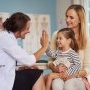 Cum să găsești cel mai bun medic pediatru pentru copilul tău