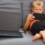 Un medic neurolog avertizează: "intoxicația de tehnologie duce la autism digital la copii"