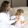 3 simptome la copii pentru care trebuie să chemi doctorul imediat