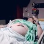 După un travaliu de 6 ore, anestezia epidurală și-a pierdut efectul iar eu mă rugam să nu mor. Am născut copilul mai mult mort decât viu cu cordonul infasurat în jurul gâtului