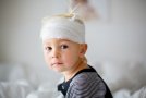 Cel mai greu lucru ca părinte: să iei decizii pentru viața copilului tău. O mamă povestește cât de greu i-a fost să accepte că fiul ei va fi operat pe creier