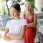 Uneori îmi doresc ca fiica logodnicului meu să dispară. Seamănă izbitor cu fosta lui soție. Sunt o persoană rea?