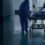 Un copil de 9 ani din Arad a ajuns la spital cu dureri de burtă. I-a fost extirpată o tumoare de 3 kg