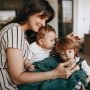 Al doilea copil m-a făcut o mamă mai relaxată. Am renunțat la multe lucruri pe care le credeam „obligatorii"