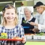 Programul „Masa la școală" în toate școlile din țară? „Trebuie şi va fi generalizat în toate unităţile de învăţământ"
