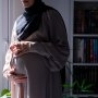 Maha, o femeie din Gaza, și-a adus copilul pe lume într-o toaletă publică. Cele 52.000 de femei însărcinate din Gaza nu au condițiile necesare pentru a-și aduce copiii pe lume