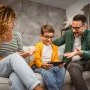 Autismul virtual: boala copiilor dependenți de telefon. Ce trebuie să știe părinții