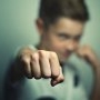 Nu vreau să cresc un agresor. Vreau să cresc un OM. Sunt mamă de băiat și mi-e teamă. Dacă într-o zi va face rău?