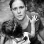 Am făcut trei copii cu trei bărbați diferiți și doi m-au lăsat. Nu știu dacă viața m-a pedepsit sau doar m-am păcălit singură, cert e că acum sunt văzută ca o femeie ușoară