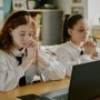 Nouă propunere legislativă AUR: Elevii și profesorii să spună "Tatăl nostru" și să cânte imnul zilnic, la începutul orelor