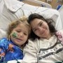 Durere fără margini. Un copil de 4 ani a primit diagnosticul de cancer în aceeași zi cu mama lui
