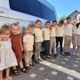 Elena are 37 de ani și este mama a 12 copii, dar oamenii o pun la zid pentru asta. „Am născut 12 copii, dar mi-am dorit 17. Oamenii ne critică pentru că suntem baptiști”
