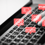 Nu le mai spuneți copiilor hărțuiți pe internet să „nu bage în seamă”. Rușinea nu dispare când închizi telefonul!