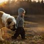 Fotografiile emotionante ale unei mamici, infatisand copiii ei alaturi de animalele pe care le iubesc