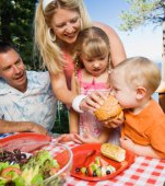 10 greseli in alimentatia copilului pe care parintii nici nu stiu ca le fac