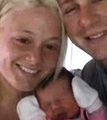 Bebelus furat din maternitate, reunit cu mama prin intermediul Facebook-ului