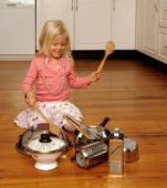 Idei de jocuri pentru copii folosind obiecte casnice