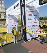 O romanca a castigat Maratonul International Bucuresti Raiffeisen Bank 2014