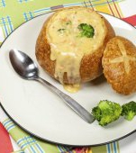 Supa crema de broccoli si branza Cheddar